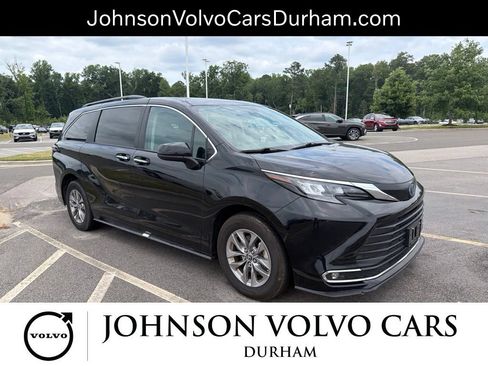 Used 2024 Toyota Sienna XLE FWD image 24