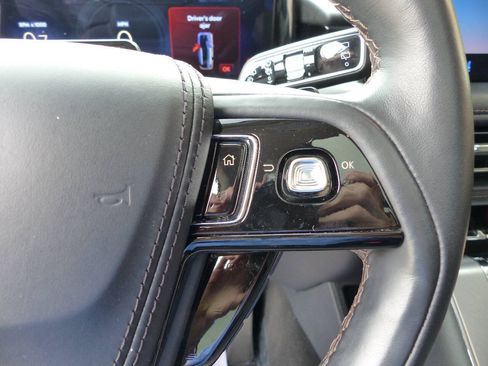 Used 2025 Lincoln Aviator AWD image 24