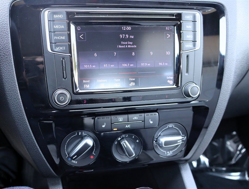 Used 2016 Volkswagen Jetta Sport FWD image 26