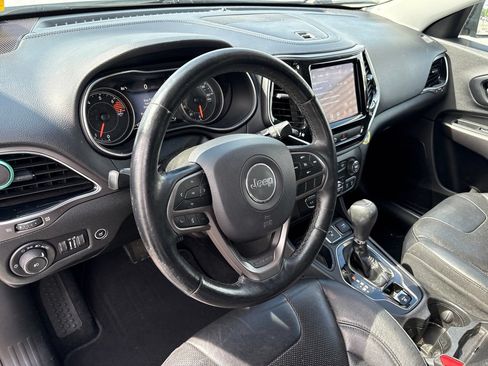 Used 2019 Jeep Cherokee Limited FWD image 4