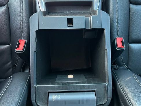 Used 2020 Ford Explorer XLT w/ Equipment Group 202A AWD/4WD image 25