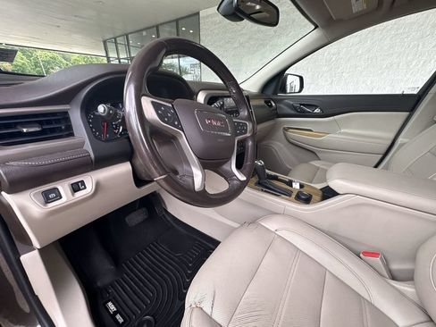 Certified 2019 GMC Acadia Denali w/ Technology Package AWD/4WD image 10
