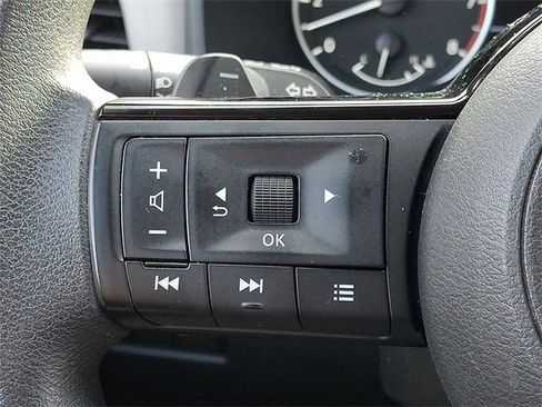 Used 2023 Nissan Rogue SV image 20