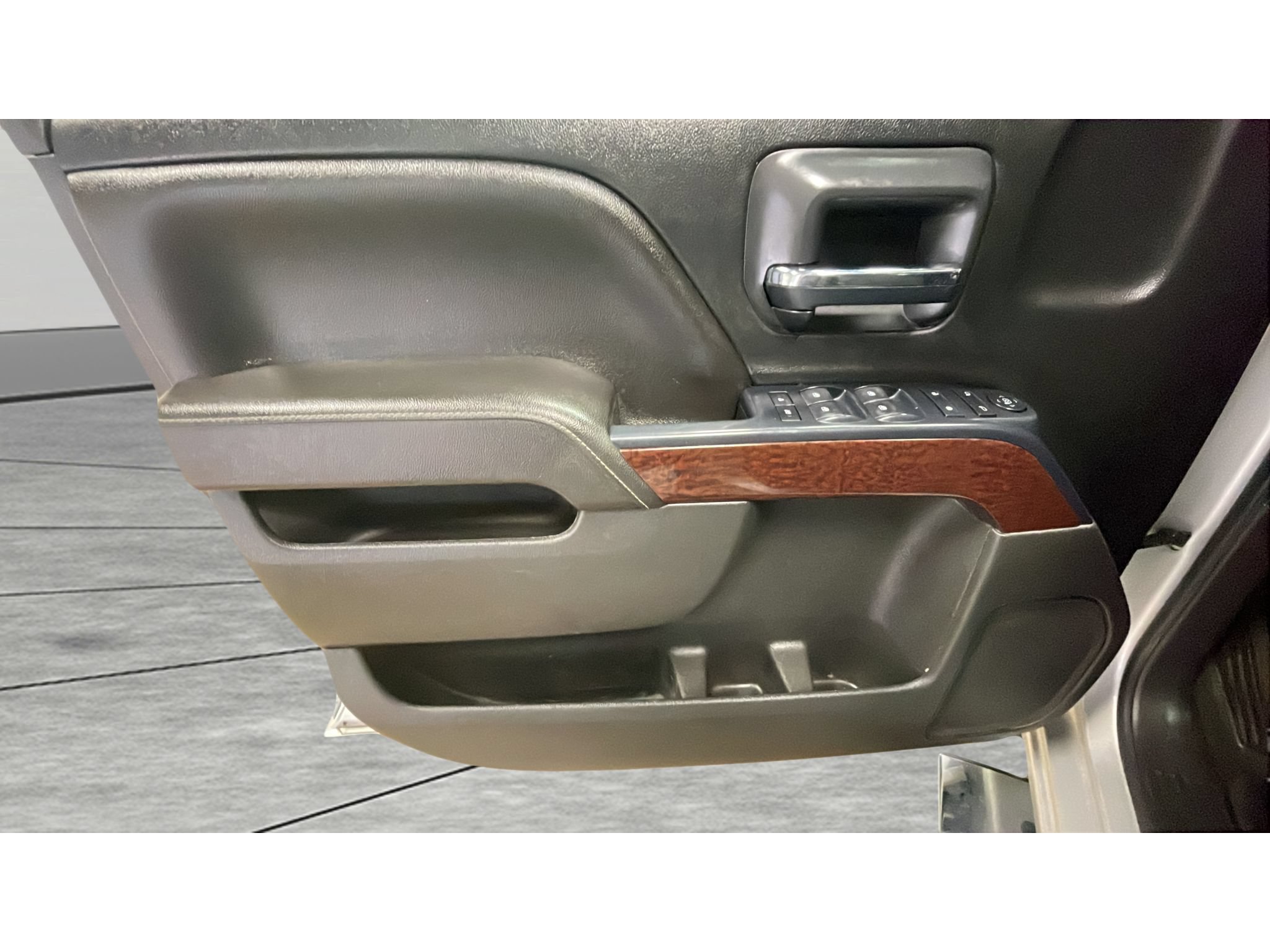 Used 2017 GMC Sierra 1500 SLE w/ SLE Value Package AWD/4WD image 9