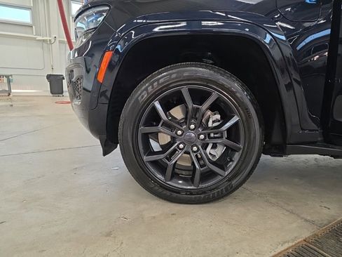 Used 2023 Jeep Grand Cherokee 30th Anniversary image 14