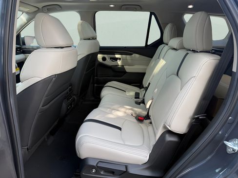 New 2026 Honda Pilot Touring image 11