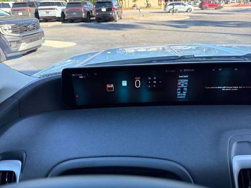 Certified 2025 Ford Expedition Active AWD/4WD image 17