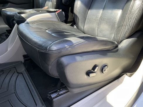 Used 2017 Chrysler Pacifica Touring-L FWD image 22