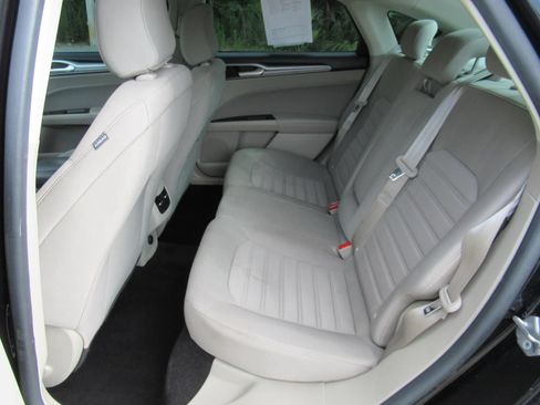 Used 2020 Ford Fusion SE FWD image 33