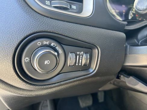 Used 2016 Jeep Renegade Limited FWD image 35