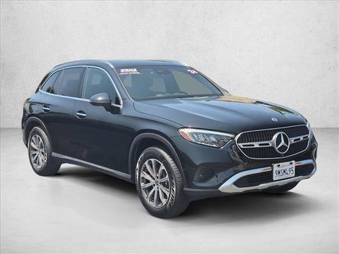 Used 2024 Mercedes-Benz GLC 300 image 3