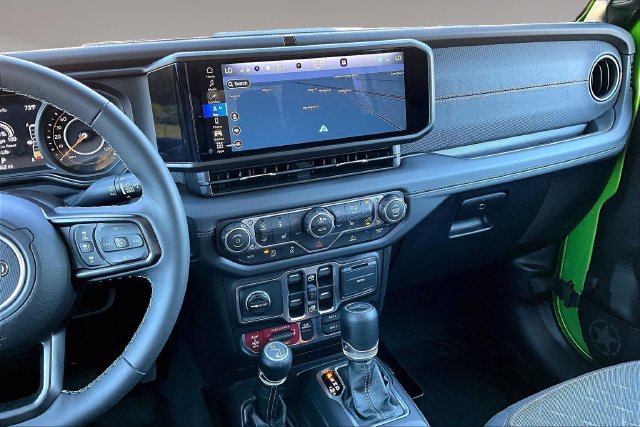 Used 2025 Jeep Gladiator Mojave w/ Convenience Group AWD/4WD image 10