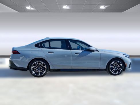 New 2026 BMW 540i xDrive w/ M Sport Package image 8