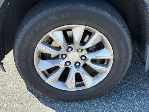 Used 2021 Chevrolet Silverado 1500 Custom w/ LPO, Dark Essentials Package image 11