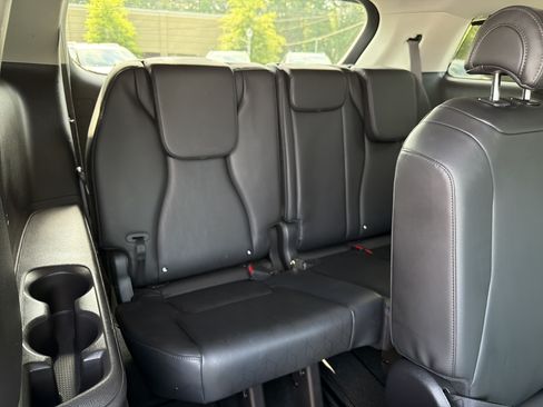 Used 2025 Kia Carnival SX w/ SX Dark Edition Package FWD image 13