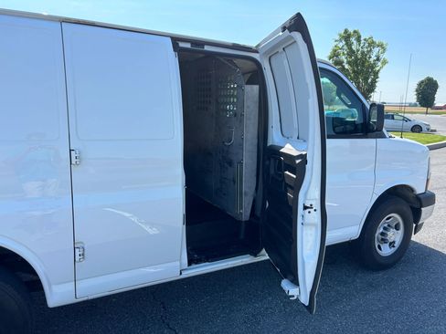 Used 2020 Chevrolet Express 2500 w/ Driver Convenience Package RWD image 22