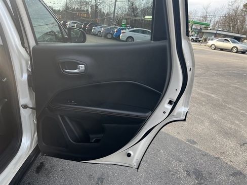 Used 2018 Jeep Compass Limited AWD/4WD image 32