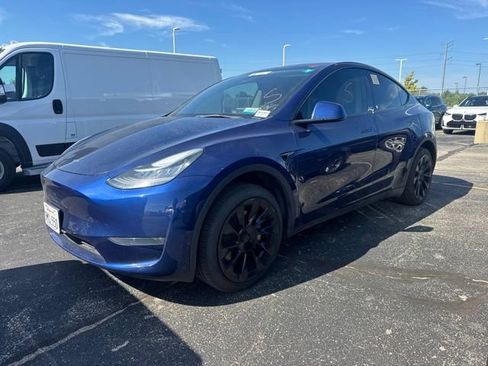 Used 2023 Tesla Model Y Long Range AWD/4WD image 2