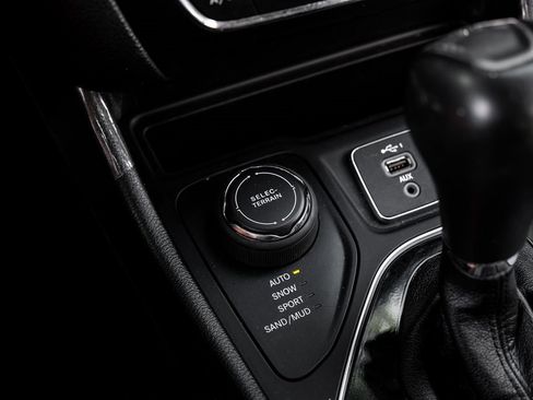 Used 2022 Jeep Cherokee Limited image 35