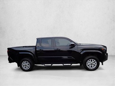 Used 2024 Toyota Tacoma SR5 AWD/4WD image 5