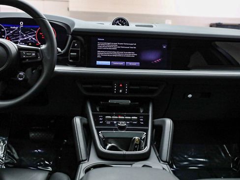 Certified 2025 Porsche Cayenne Coupe image 16