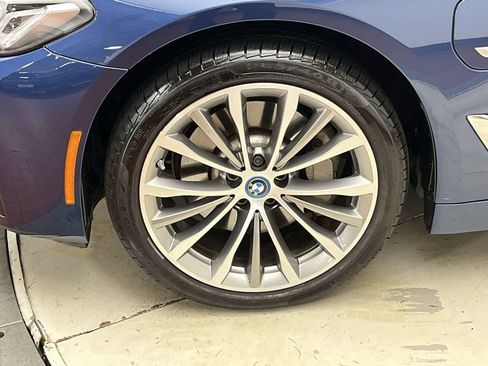 Certified 2022 BMW 530e xDrive w/ Premium Package image 10