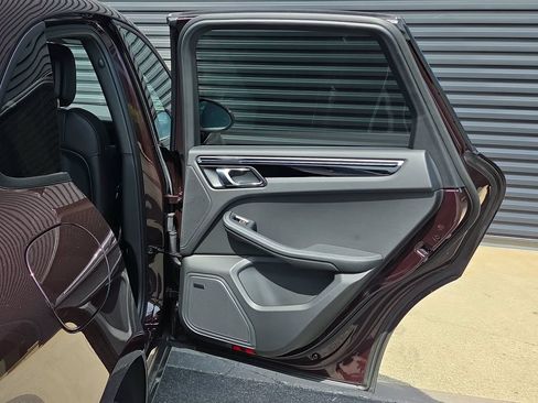 Certified 2026 Porsche Macan AWD/4WD image 22