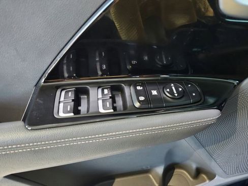 Used 2020 Kia Niro LXS FWD image 17