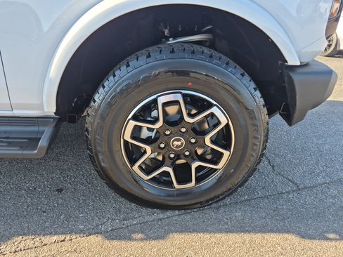 New 2025 Ford Bronco Outer Banks image 8