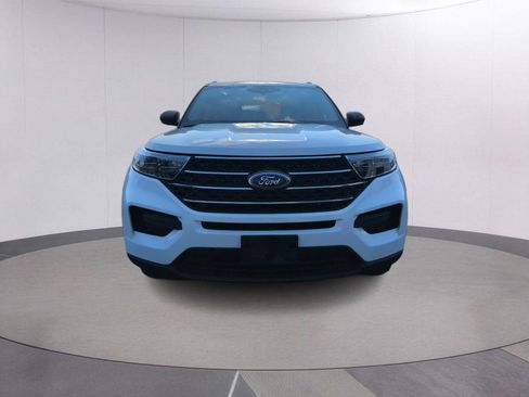 Used 2023 Ford Explorer XLT AWD/4WD image 8