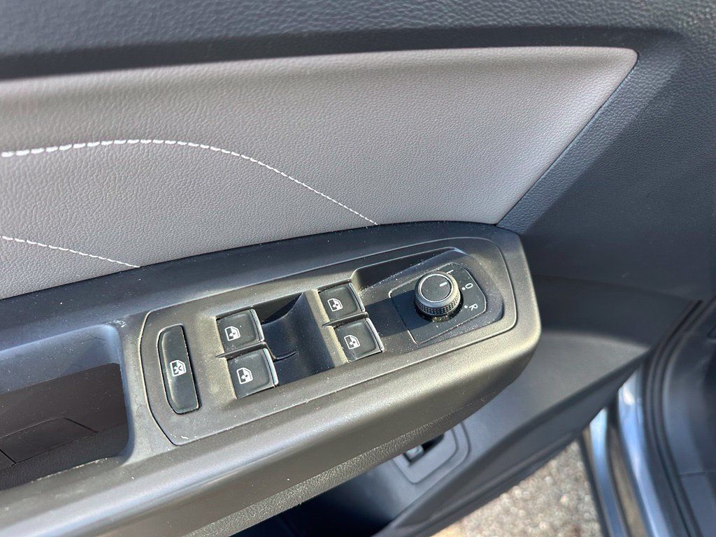 Certified 2023 Volkswagen Atlas Cross Sport SE FWD image 13