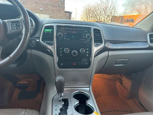 Used 2011 Jeep Grand Cherokee Laredo image 15