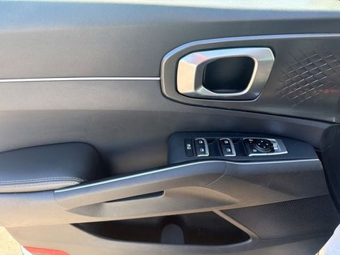 Used 2024 Kia Sorento S image 5