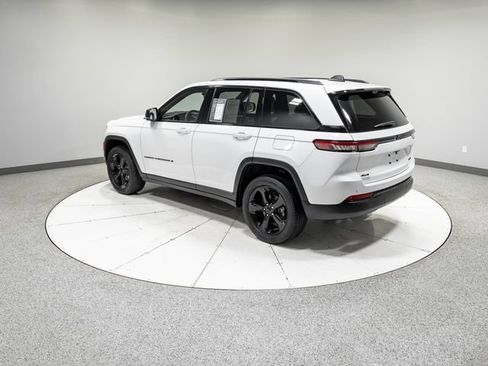 Used 2023 Jeep Grand Cherokee Limited w/ Luxury Tech Group II AWD/4WD image 34
