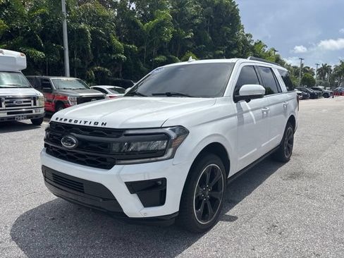 Used 2023 Ford Expedition Limited RWD image 5