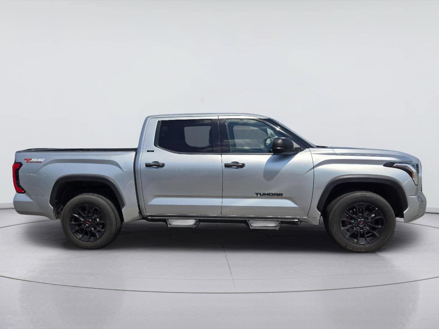 Used 2022 Toyota Tundra SR5 AWD/4WD image 4
