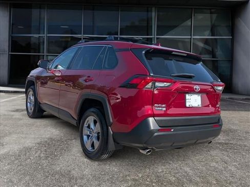 Used 2022 Toyota RAV4 XLE FWD image 4