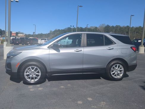 Used 2023 Chevrolet Equinox LS w/ LS Convenience Package image 8