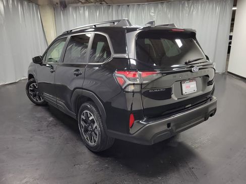 Used 2025 Subaru Forester Premium AWD/4WD image 6