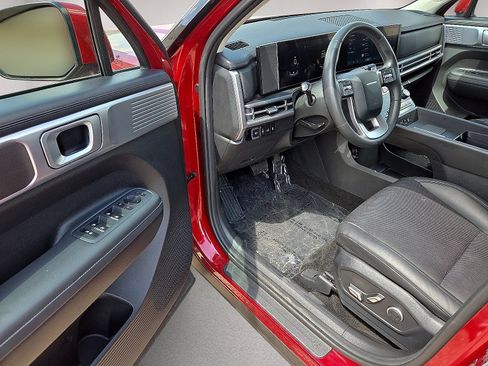 Used 2025 Hyundai Santa Fe SEL FWD image 19