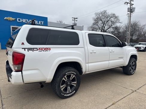 Used 2016 Toyota Tacoma 4x4 Double Cab image 3