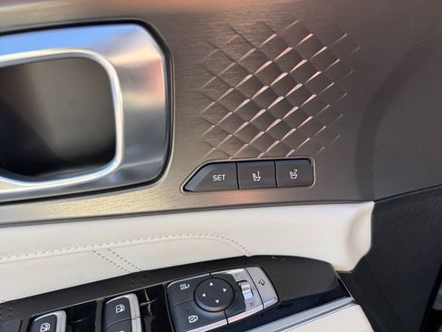 Used 2024 Kia Sorento SX Prestige image 17