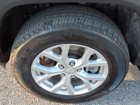 Used 2023 Jeep Grand Cherokee L Limited image 11