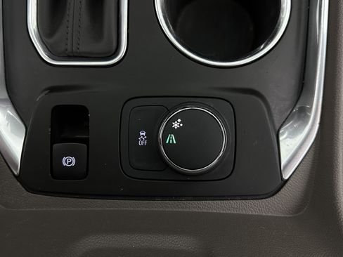 Used 2019 Chevrolet Traverse LT w/ LT Premium Package FWD image 17