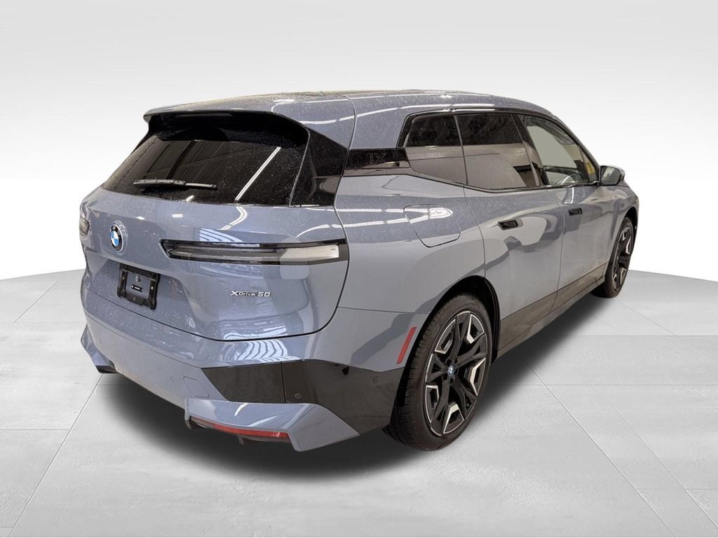 Used 2024 BMW iX xDrive50 w/ Sport Package AWD/4WD image 6