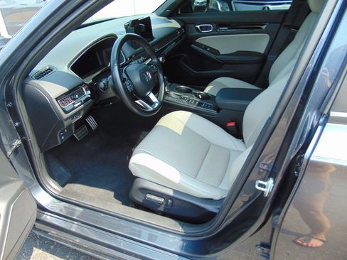 Used 2022 Honda Civic Sport Touring image 2