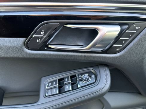 New 2026 Porsche Macan image 12