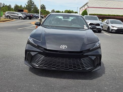 Used 2025 Toyota Camry SE w/ Convenience Package image 2