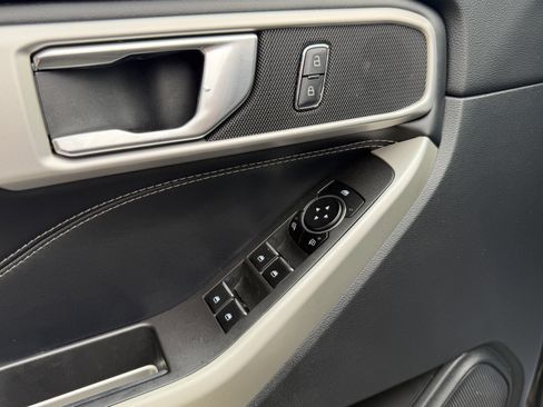 Used 2021 Ford Explorer XLT w/ Class III Trailer Tow Package image 12