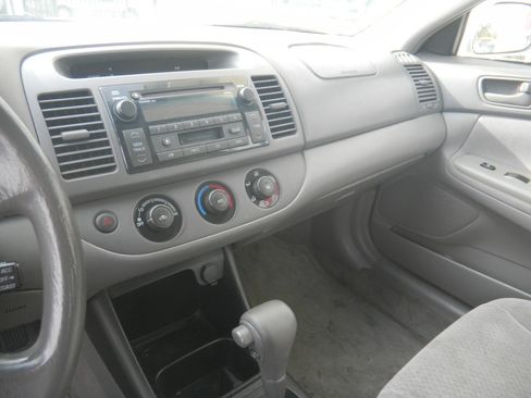 Used 2002 Toyota Camry XLE image 8